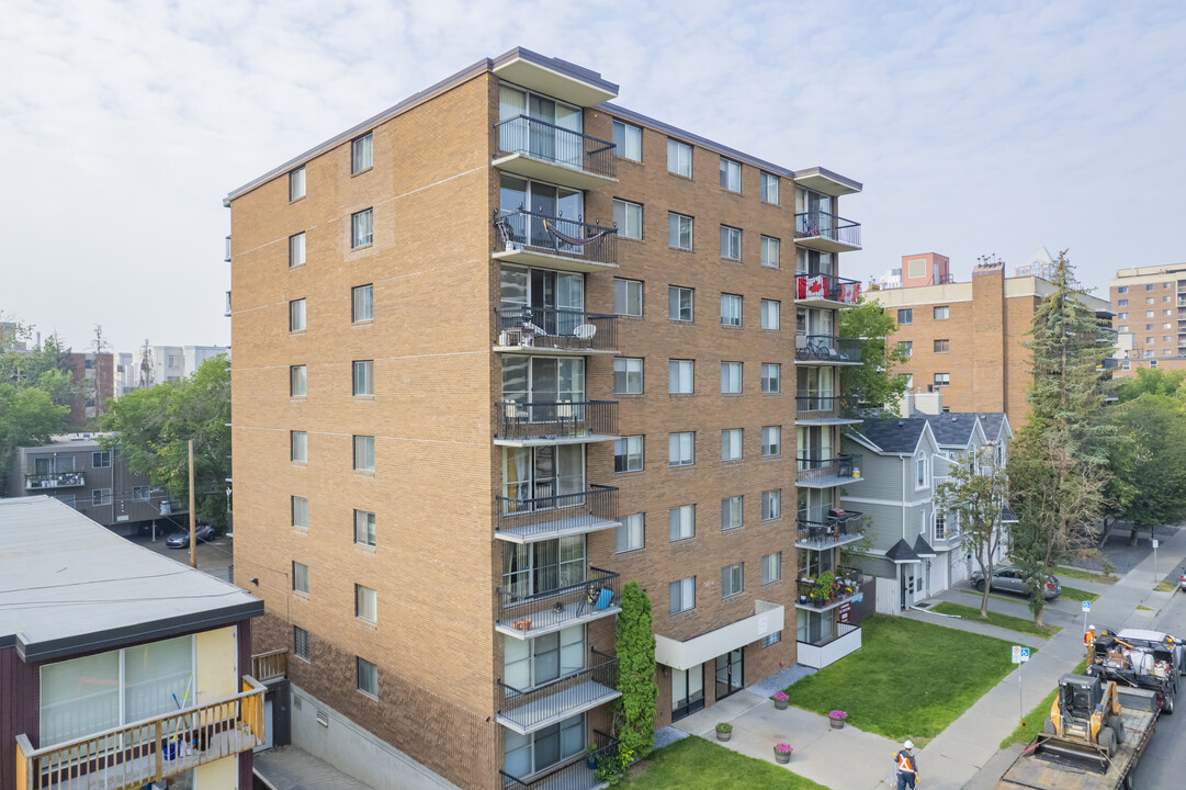 St Moritz Villa in Calgary, AB - Building Photo