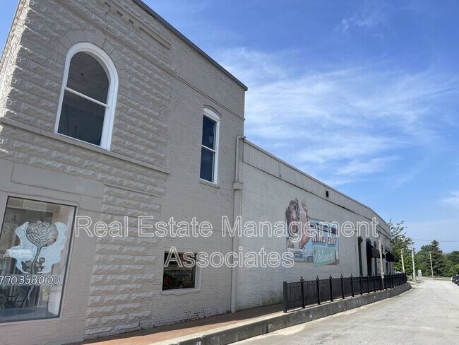 12 Market St in Barnesville, GA - Building Photo - Building Photo