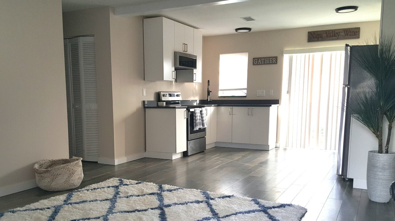 780 NE 46th Ct in Oakland Park, FL - Building Photo