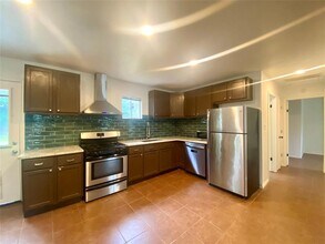 5413 Manor Rd in Austin, TX - Building Photo - Building Photo