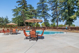 Laguna Park in Stockton, CA - Building Photo