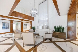 6075 Pelican Bay Blvd in Naples, FL - Building Photo - Building Photo