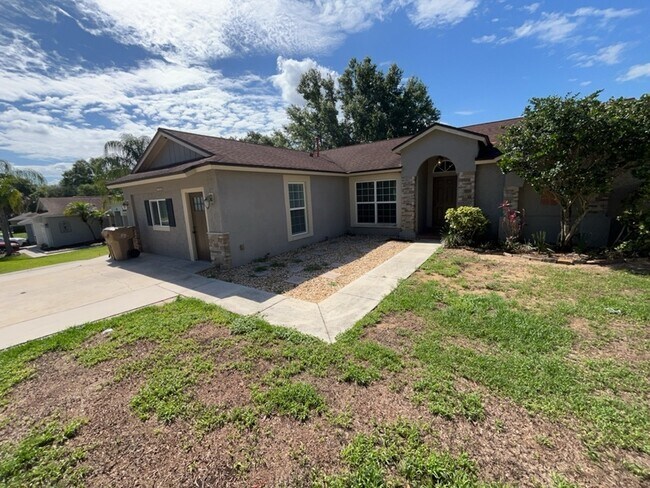 15908 Lake Orienta Ct in Clermont, FL - Building Photo - Building Photo