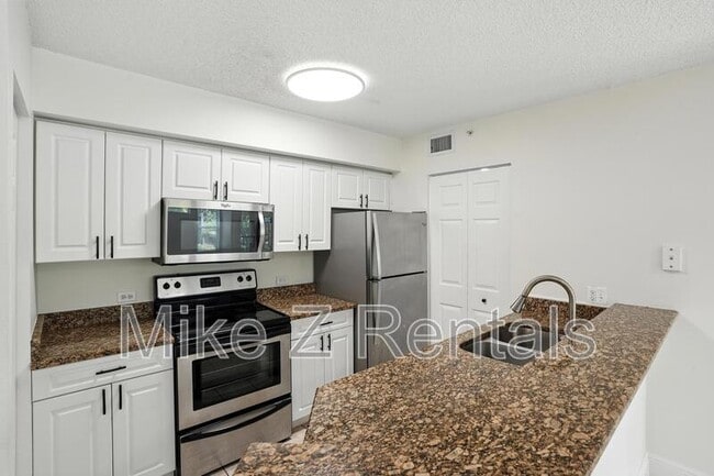 8880 Colonnades Ct W in Bonita Springs, FL - Building Photo - Building Photo