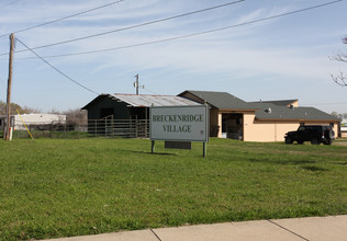 Breckenridge Village in Ennis, TX - Building Photo - Building Photo