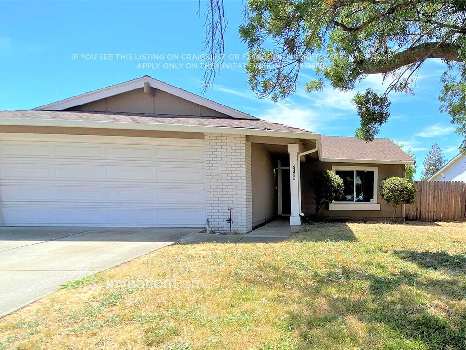 2159 Greenfield Dr in Fairfield, CA - Building Photo