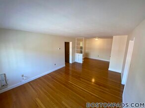 8 Brattle Dr in Arlington, MA - Foto de edificio - Building Photo