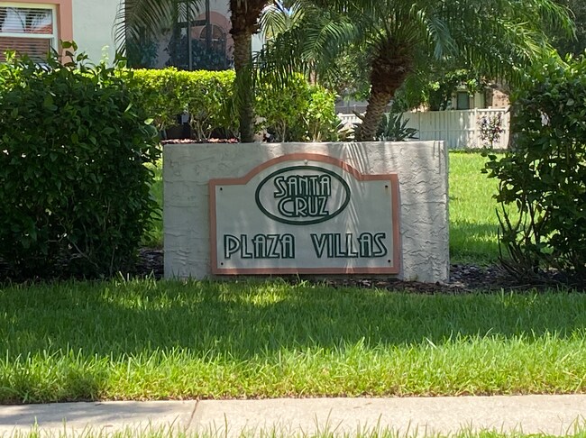 476 Santa Cruz Pl NE in St. Petersburg, FL - Building Photo - Building Photo