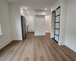 211 Horizon Ave in Venice, CA - Building Photo