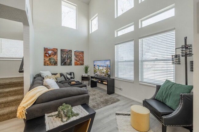 property at 924 Lowell Ave S