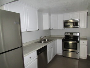 8755 Newcastle Rd-Unit -B in West Jordan, UT - Building Photo - Building Photo