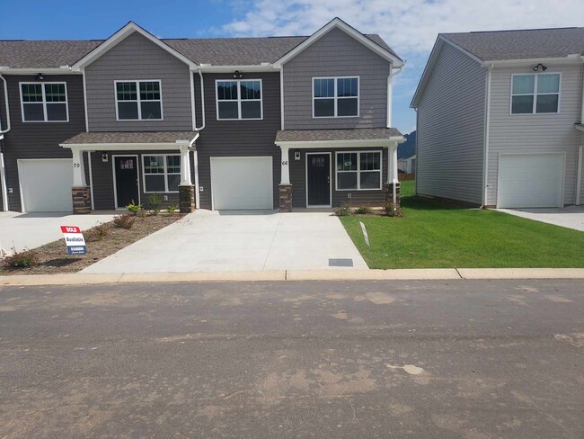 66 Clear Creek Ln in Waynesville, NC - Building Photo - Building Photo