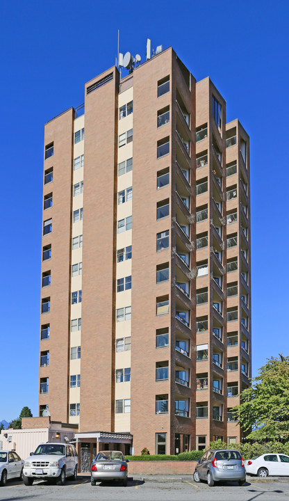 Maple Towers in Maple Ridge, BC - Building Photo