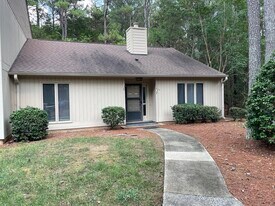 110 Berry Patch Ln in Chapel Hill, NC - Building Photo