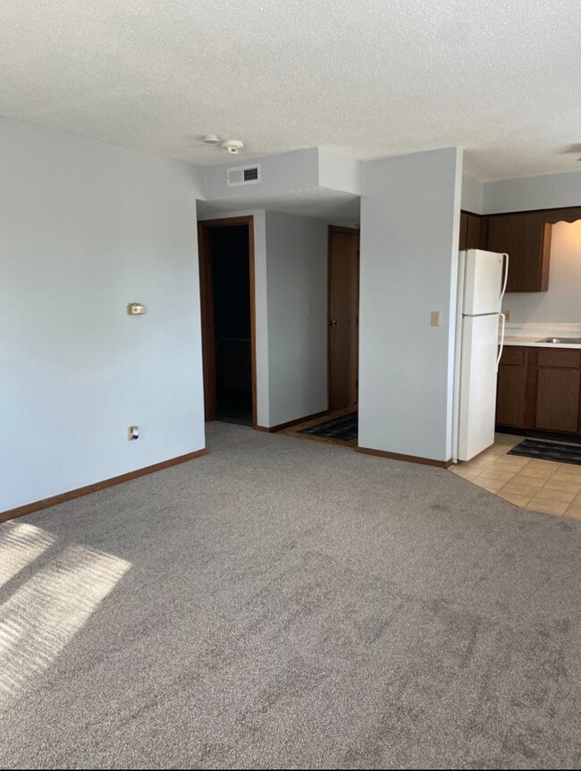 709 N Highland Ave, Unit 3 in Sioux Falls, SD - Building Photo - Building Photo