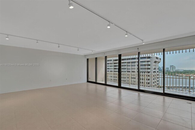 3 Grove Isle Dr in Coral Gables, FL - Building Photo - Building Photo