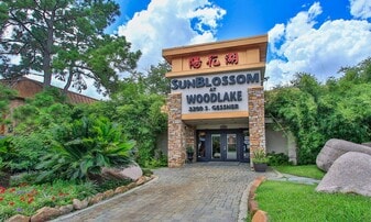 SunBlossom Woodlake in Houston, TX - Building Photo