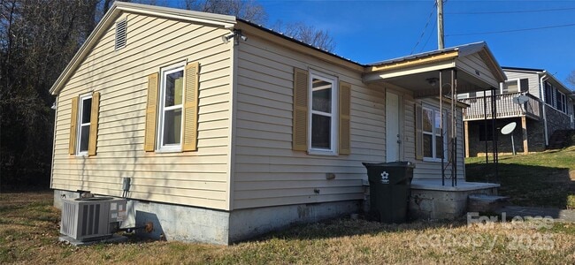 500 Dogwood in Hudson, NC - Building Photo - Building Photo