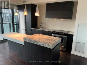 101 Charles St E in Toronto, ON - Building Photo - Building Photo