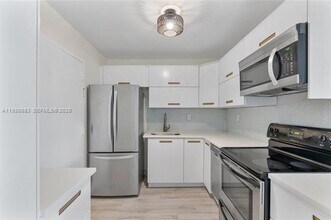 10101 E Bay Harbor Dr in Bay Harbor Islands, FL - Building Photo - Building Photo