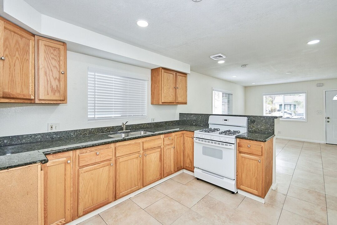 9510 Beverly St in Bellflower, CA - Building Photo