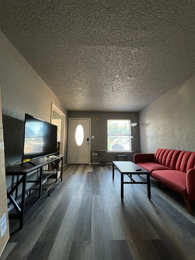 109 SE 42nd St, Unit Apt C