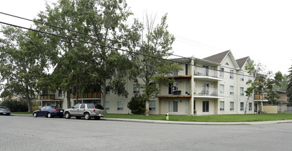 Princeton Manor in Calgary, AB - Building Photo - Building Photo