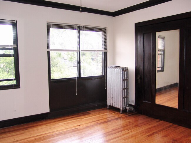 4554 Malden St-Unit -302 in Chicago, IL - Building Photo - Building Photo