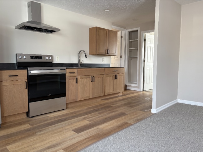 10 W Park St, Unit E in Fort Loramie, OH - Foto de edificio - Building Photo