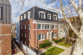 3937 Davis Pl NW in Washington, DC - Building Photo - Building Photo