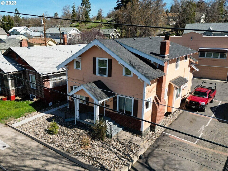 531 N 11th St in Klamath Falls, OR - Building Photo