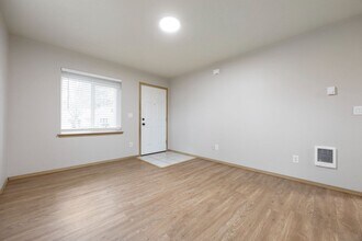 12548 SE Ramona St in Portland, OR - Building Photo - Building Photo