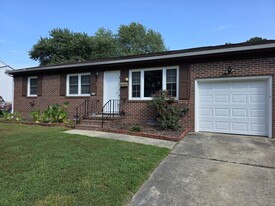 312 Nancy Dr in Hampton, VA - Building Photo