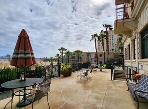 1030 E Ocean Blvd, Unit 303 in Long Beach, CA - Building Photo - Building Photo