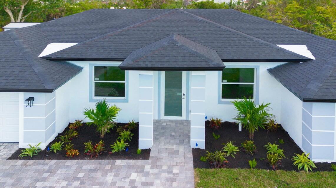 10235 Stonecrop Ave in Englewood, FL - Building Photo