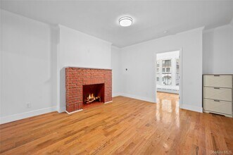 20 Overhill Pl in Yonkers, NY - Building Photo - Building Photo