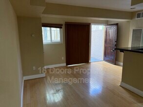 3927 Nobel Dr in San Diego, CA - Building Photo - Building Photo