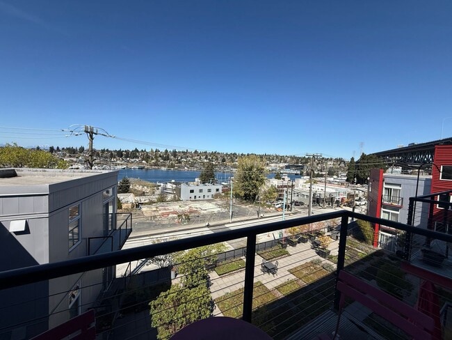 property at 2960 Eastlake Ave E