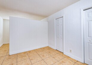 4081 N Dixie Hwy in Fort Lauderdale, FL - Building Photo - Building Photo