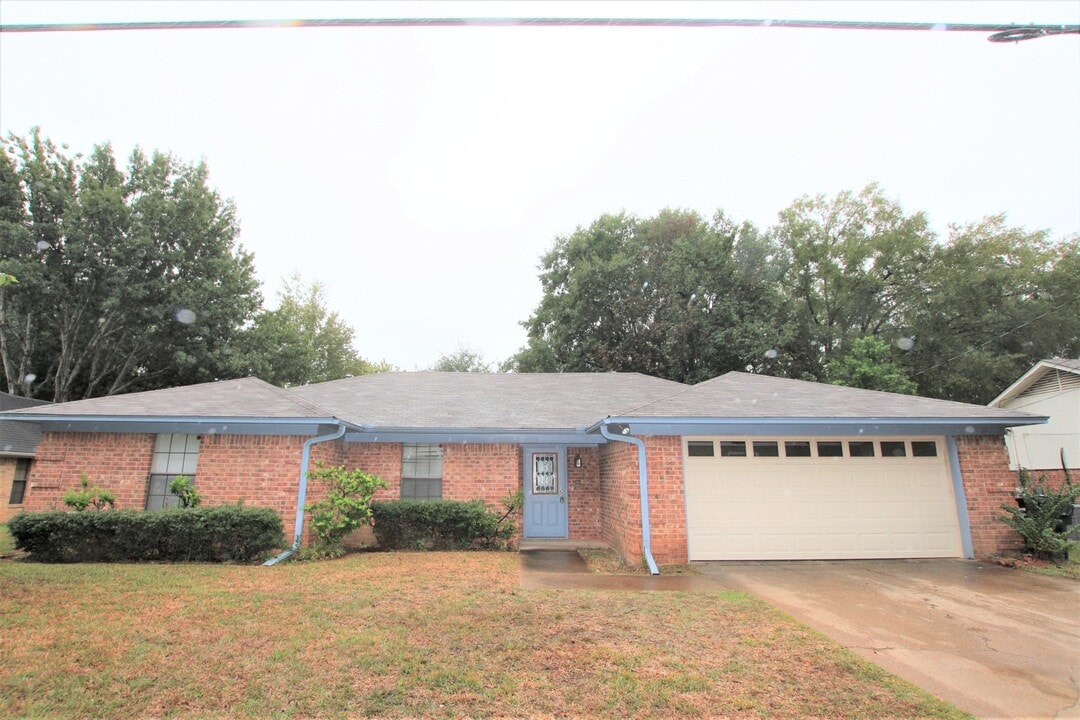 3113 McDonald Rd in Tyler, TX - Building Photo