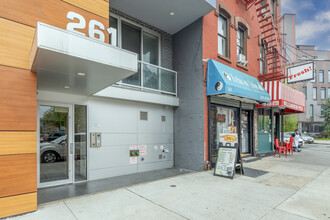 261 Union Ave in Brooklyn, NY - Building Photo - Building Photo