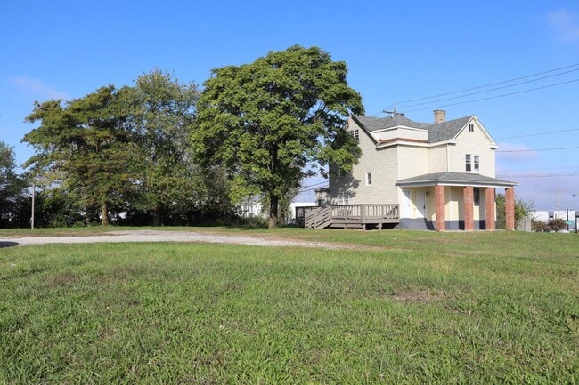 property at 2233 Groveport Rd