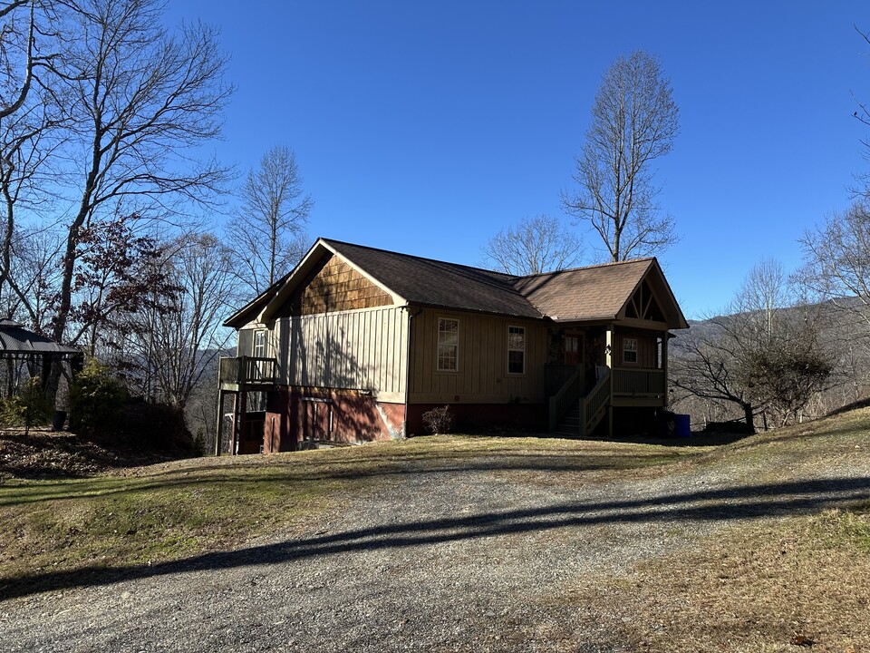 349 Shawfield Ridge in Sylva, NC - Building Photo