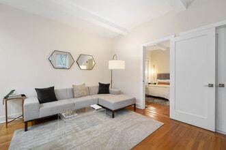 151 E 80th St in New York, NY - Foto de edificio - Building Photo