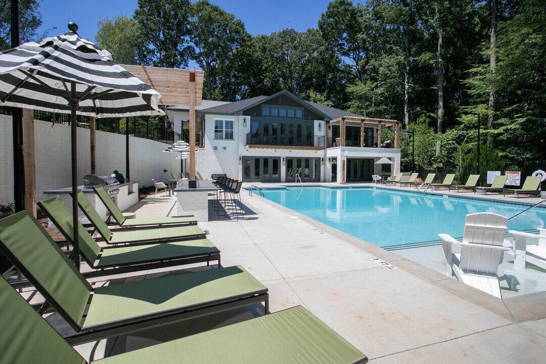 The Ashford in Brookhaven, GA - Foto de edificio