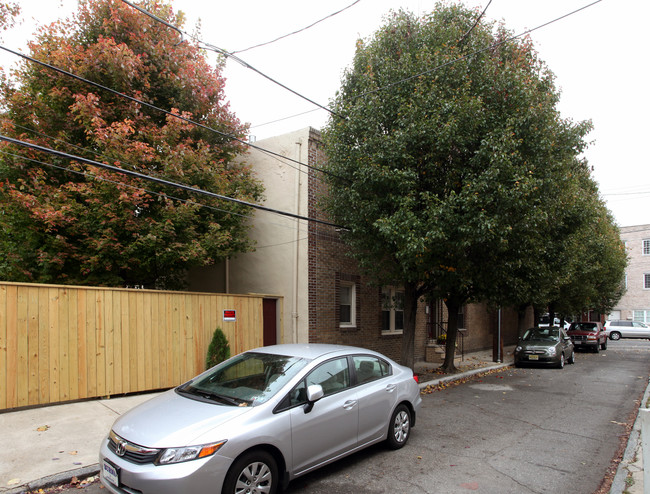 1628-1630 S 2nd St in Philadelphia, PA - Building Photo - Building Photo