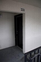 709 Russell Ln in Brandon, FL - Building Photo - Building Photo