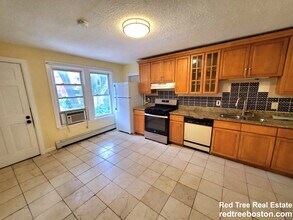 7 High Street Pl, Unit 2 in Brookline, MA - Building Photo - Building Photo