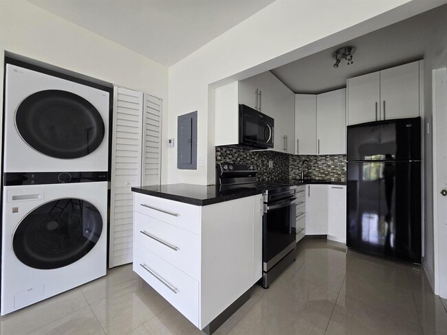 201 SE 6th Ave, Unit 16 in Pompano Beach, FL - Building Photo - Building Photo