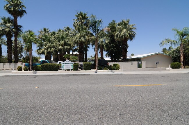 Shepard Oasis Courtyard in Palm Desert, CA - Building Photo - Building Photo